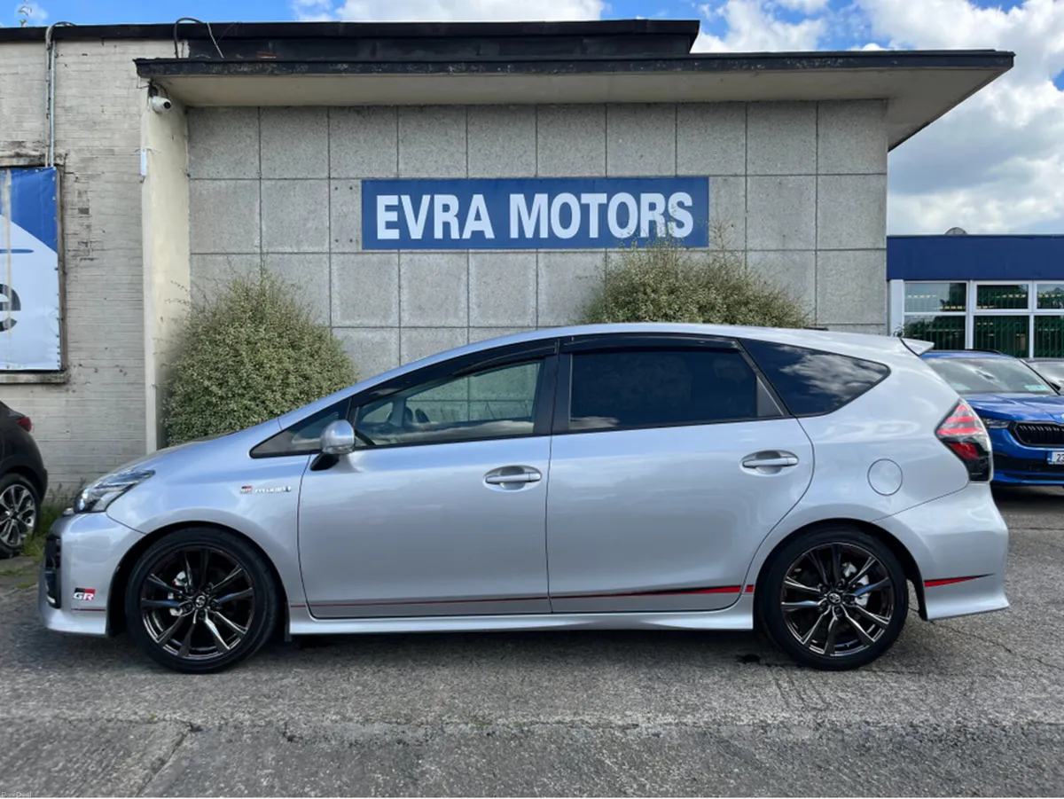 Toyota Prius GR SPORT 7 SEATER AUTOMATIC HYBRID 1. - Image 6
