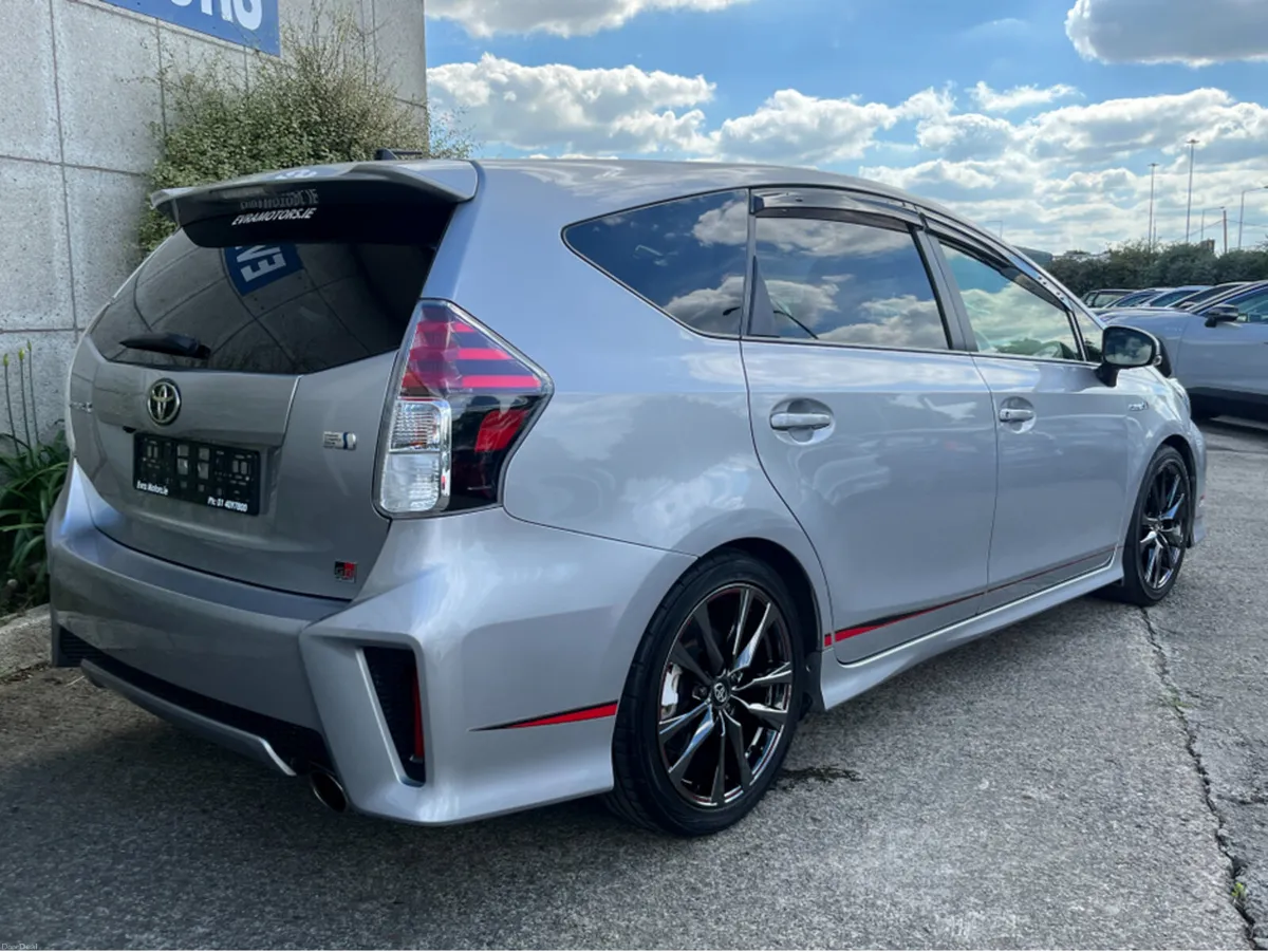 Toyota Prius GR SPORT 7 SEATER AUTOMATIC HYBRID 1. - Image 4