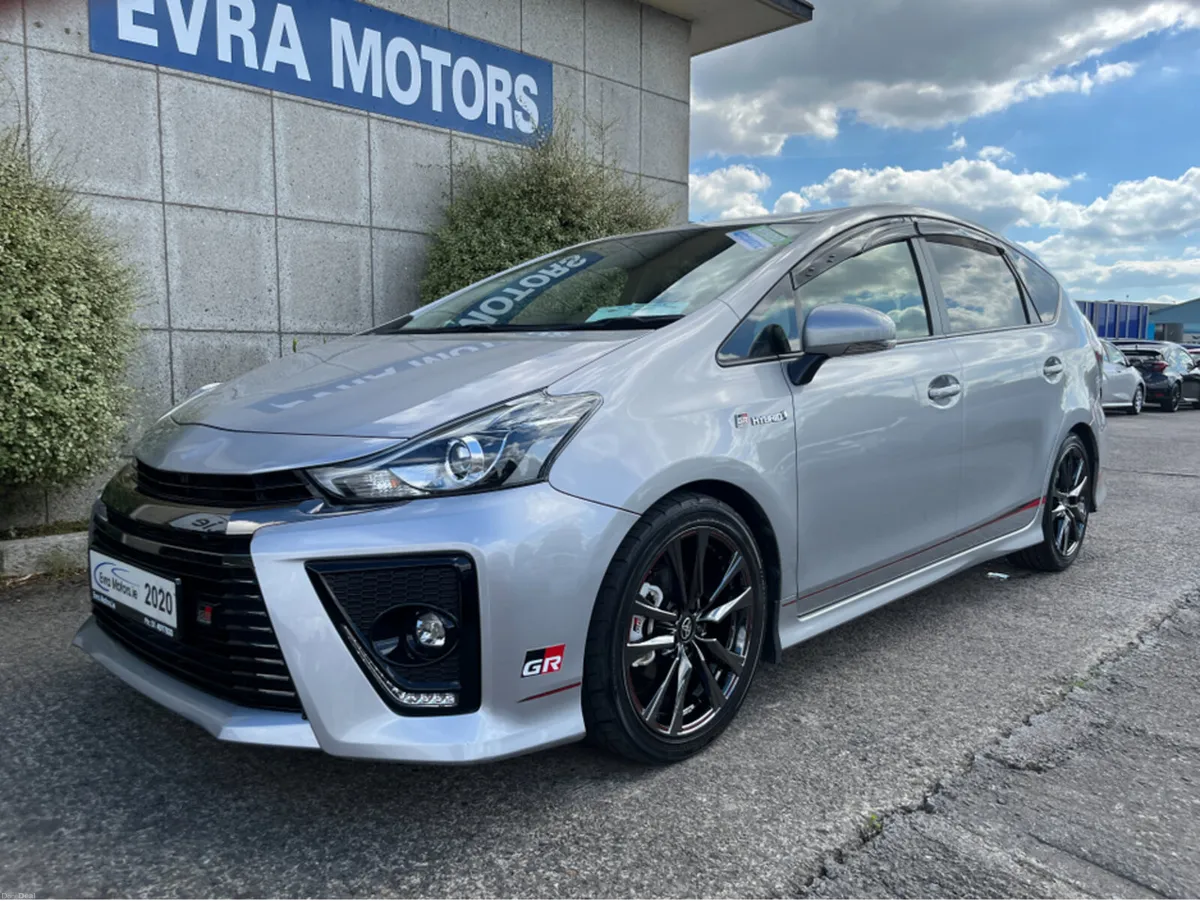 Toyota Prius GR SPORT 7 SEATER AUTOMATIC HYBRID 1. - Image 5