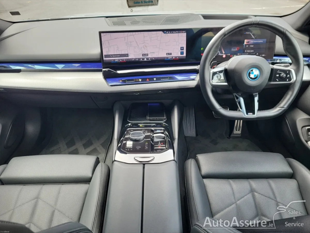 BMW i5 EDRIVE40 M-SPORT *** Brooklyn Grey / Comfor - Image 3