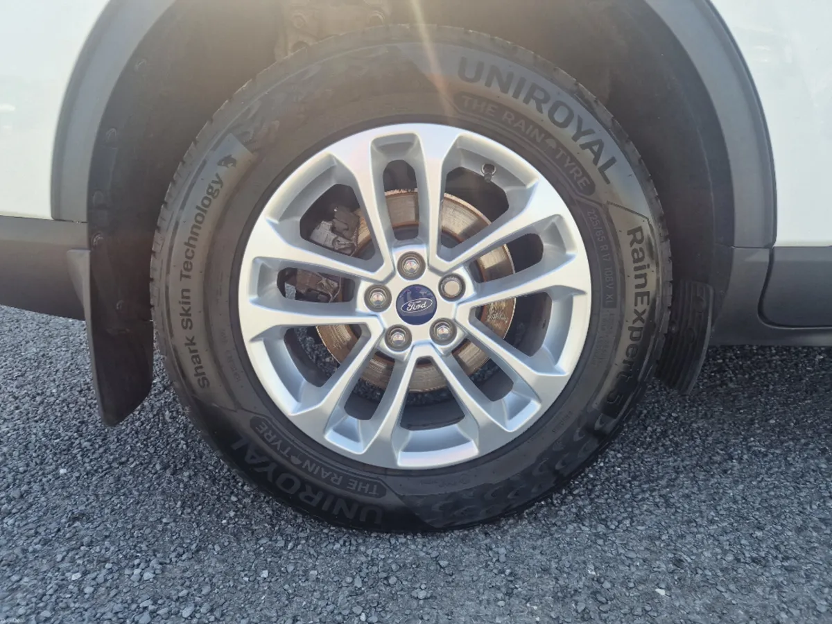 Ford Kuga Titanium 5D 1.5TD120 S6.2 M6 F - Image 4
