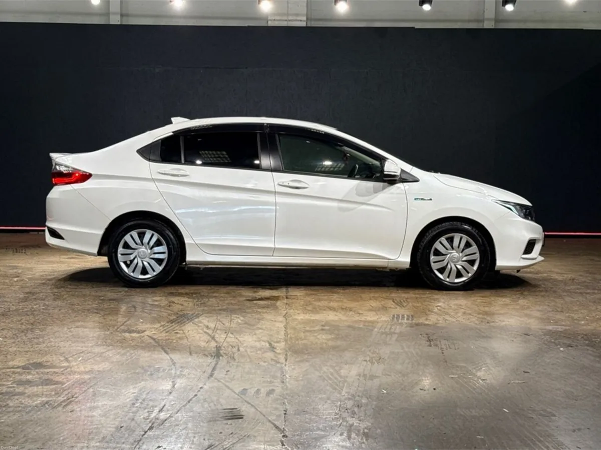 Honda Grace 1.5 AUTOMATIC HYBRID SALOON - PUSH BUT - Image 3