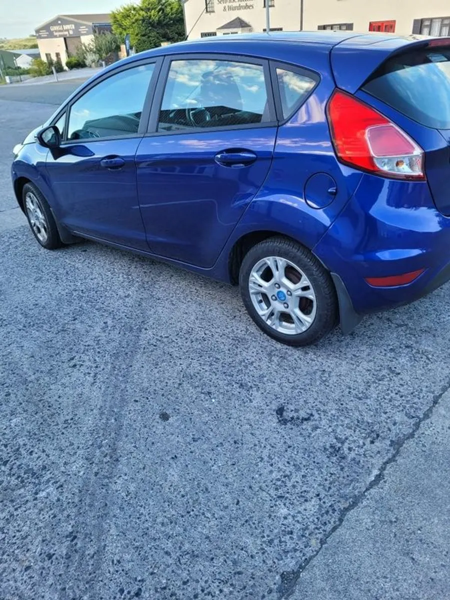 2016 Ford Fiesta - Image 2