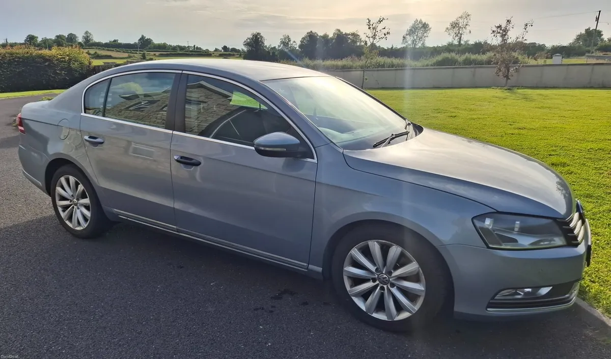 Volkswagen Passat 2013 - Image 2