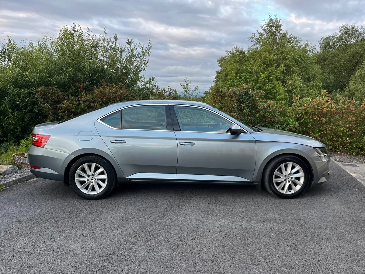 171 Skoda Superb Style 2.0 TDI 150 BHP One Owner - Image 4
