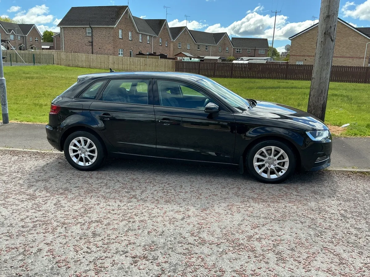 Audi A3 2015 - Image 2