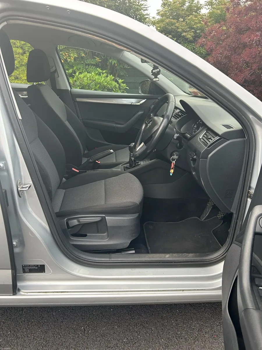Car - Image 4