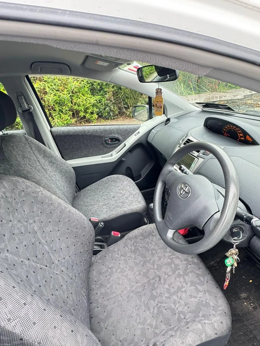 Toyota vitz - Image 4