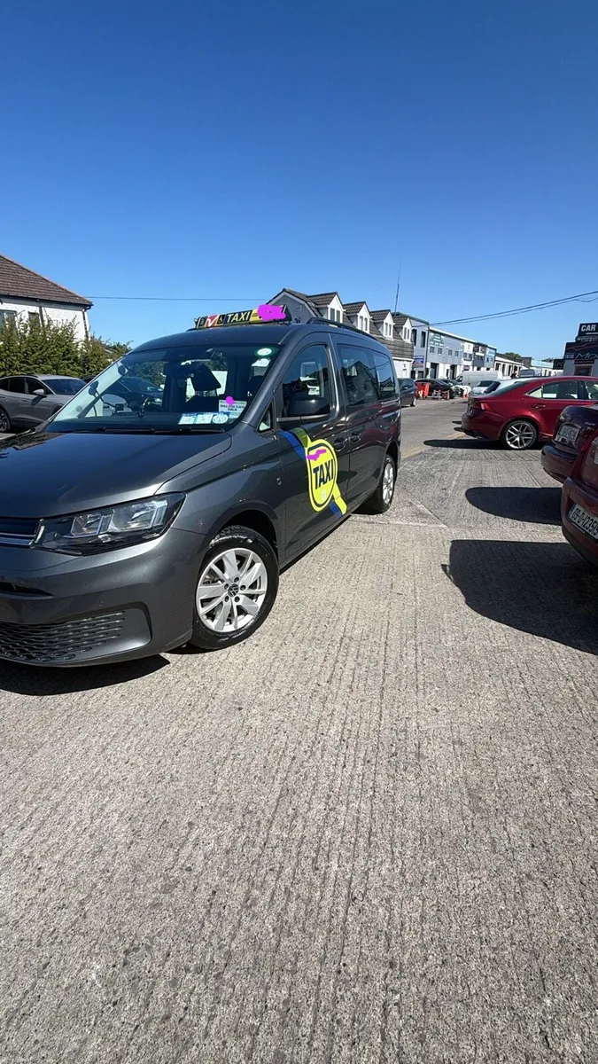 Taxi for sale VW Caddy wheel chair 2023 7 seats - Image 4