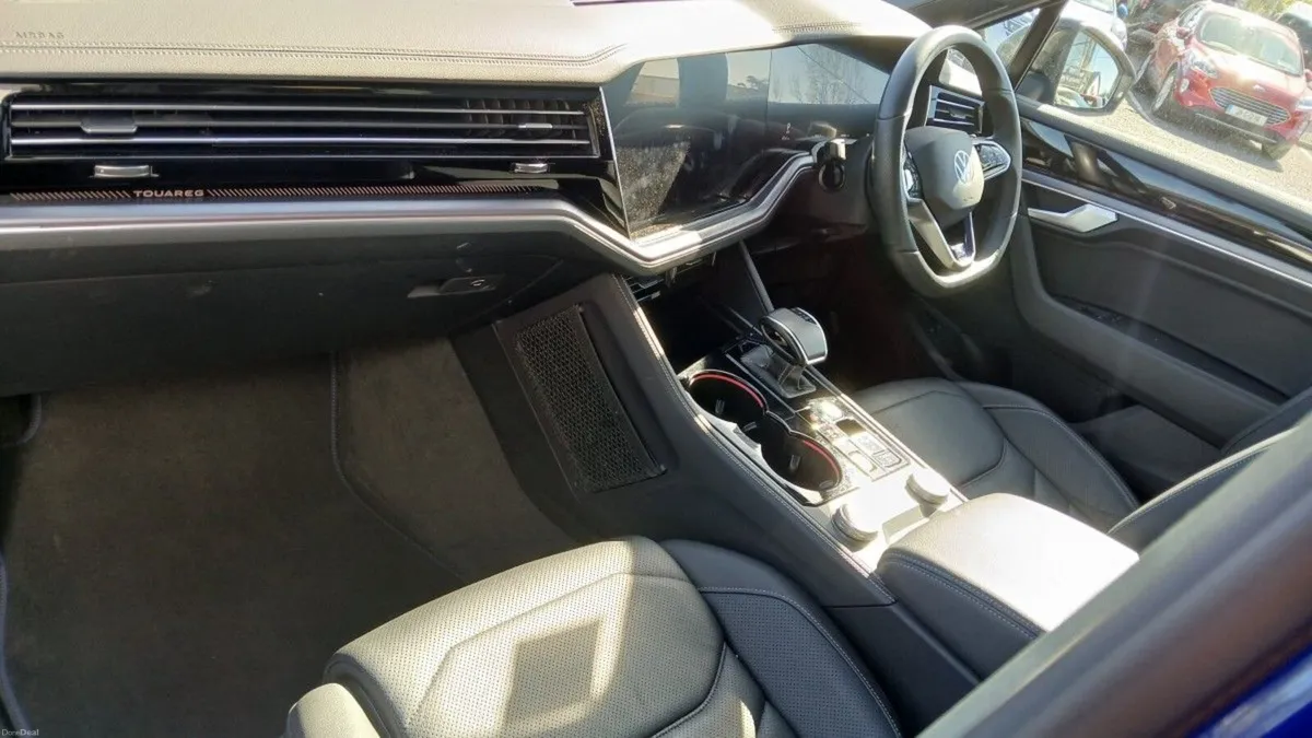 Volkswagen Touareg R 3.0 TSI PHEV 462HP **REAR VIE - Image 5