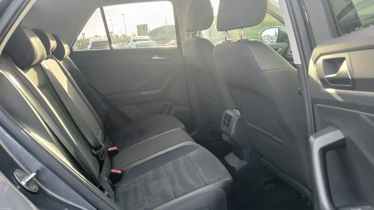 Volkswagen T-Roc Style 2.0 TDI 116HP **REAR VIEW C - Image 6
