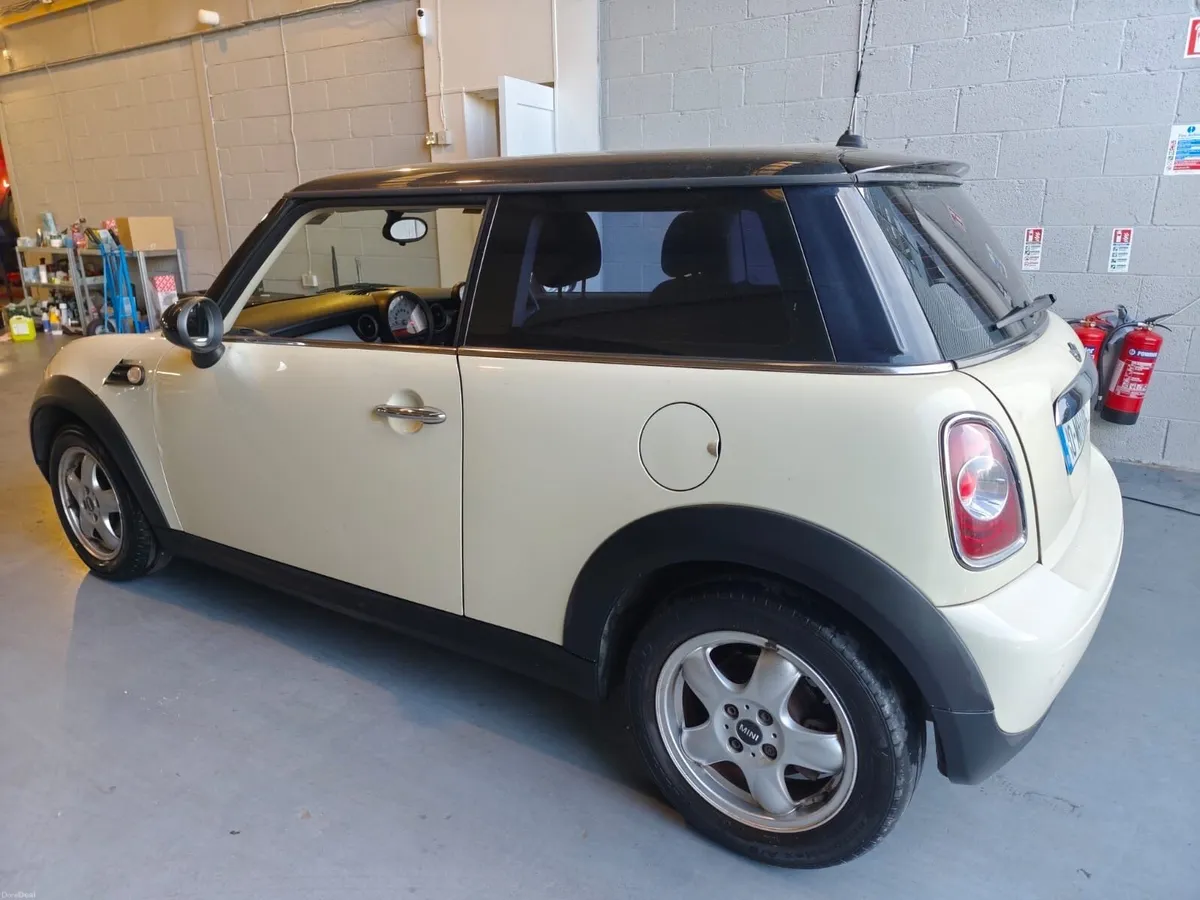 2010 mini cooper - Image 2