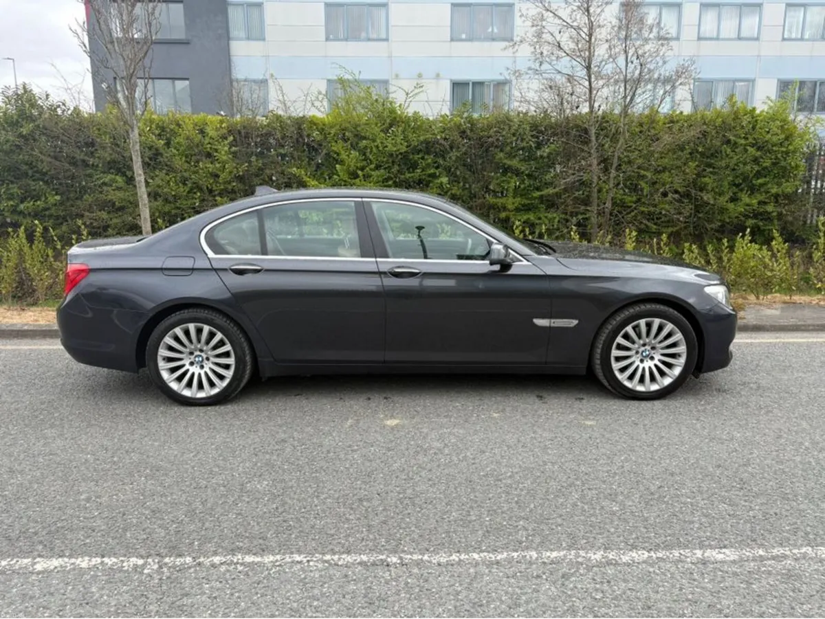 BMW 7-Series 2011