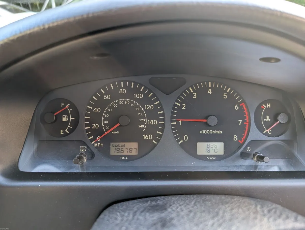 Toyota Avensis 1999 - Image 2