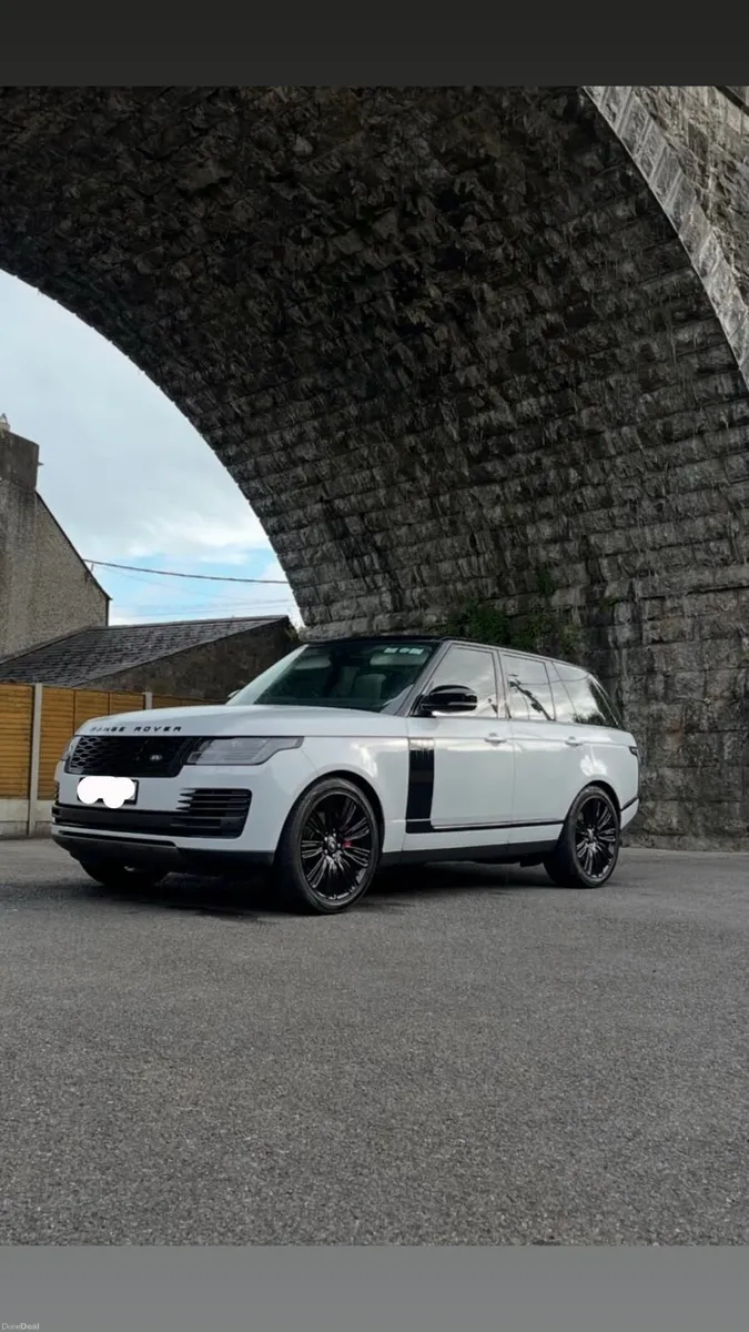 Range Rover P400 Vogue - Image 1