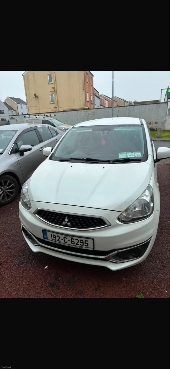 2019 Mitsubishi mirage - Image 2