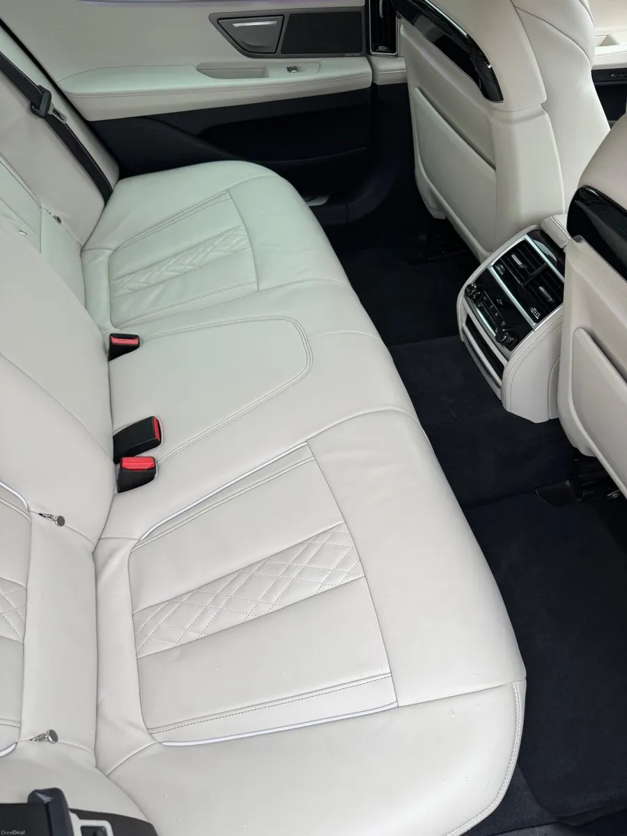 BMW 7-Series 2021 - Image 3