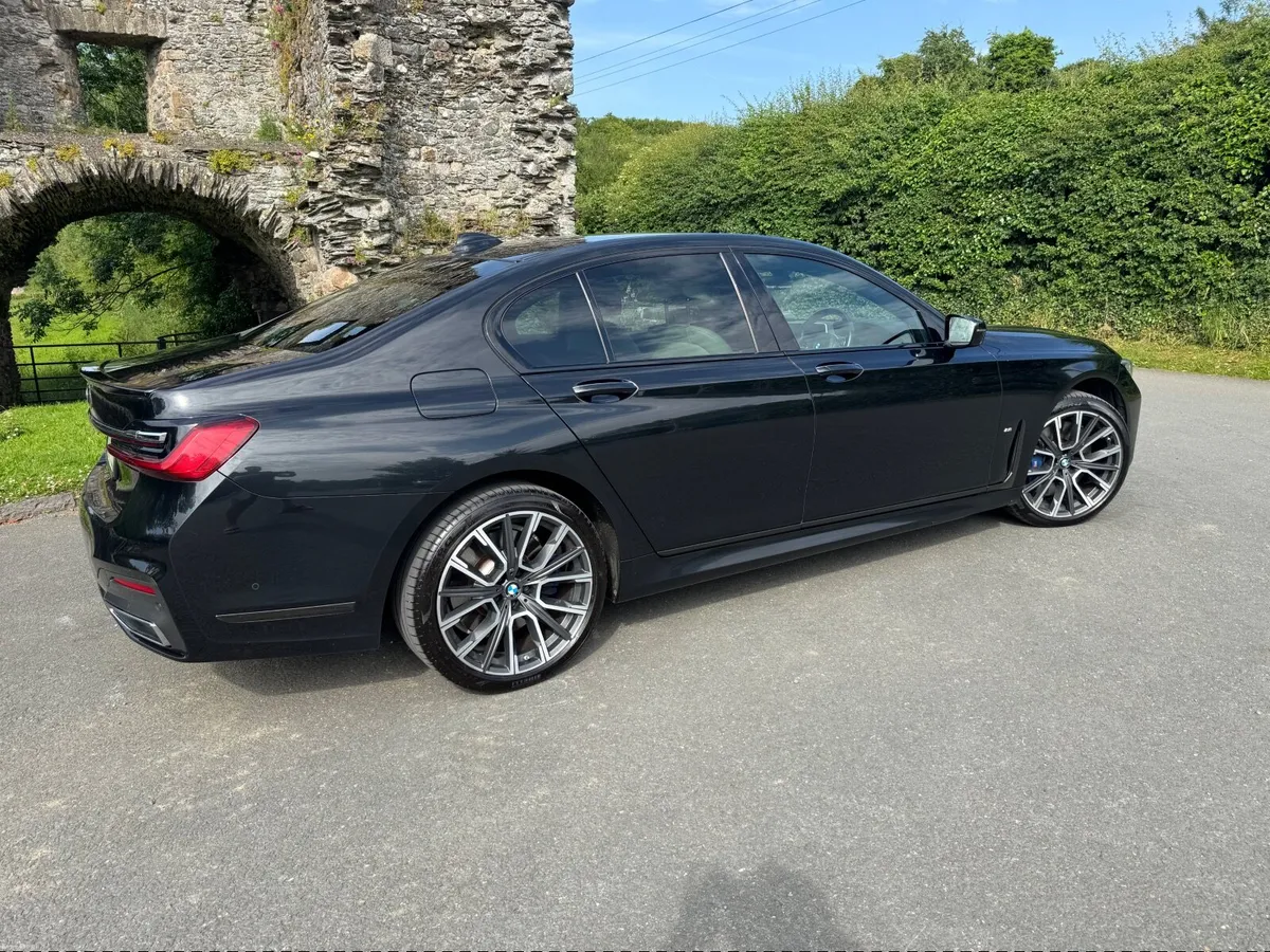BMW 7-Series 2021 - Image 2