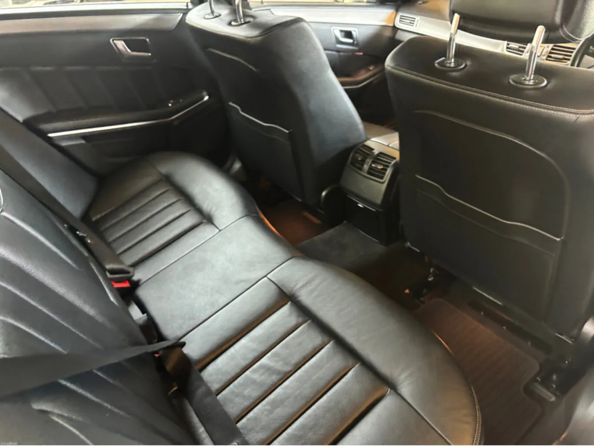 Mercedes-Benz E-Class 220 BLUETEC SE 4DR AUTO CDI - Image 3