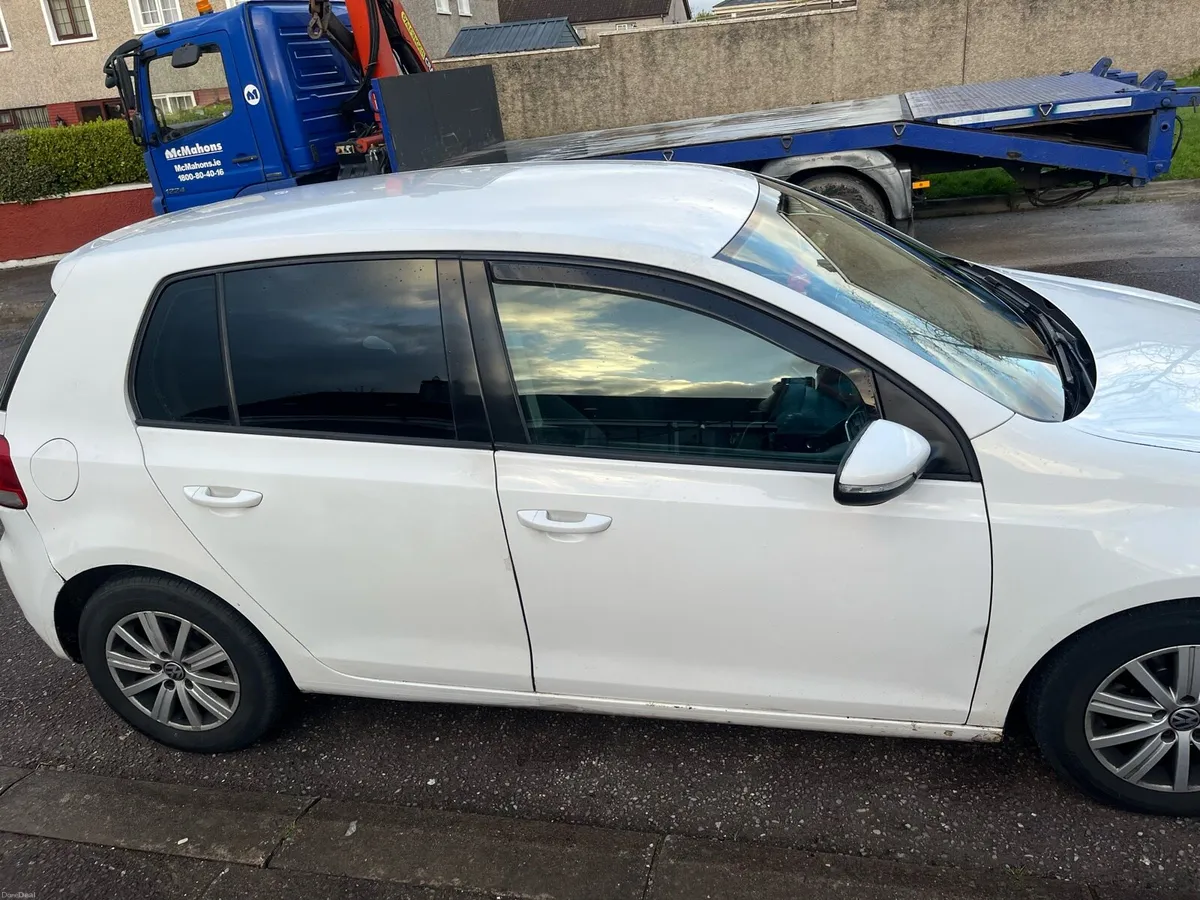 Volkswagen Golf 2011 - Image 2