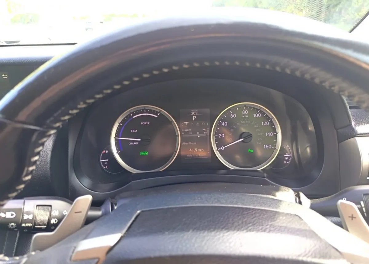 2015 Lexus IS300H - Image 4