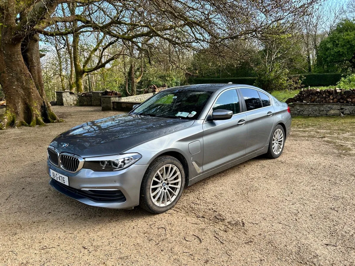 2018 (181) BMW 5 Series 530e SE Petrol 2 x keys - Image 1