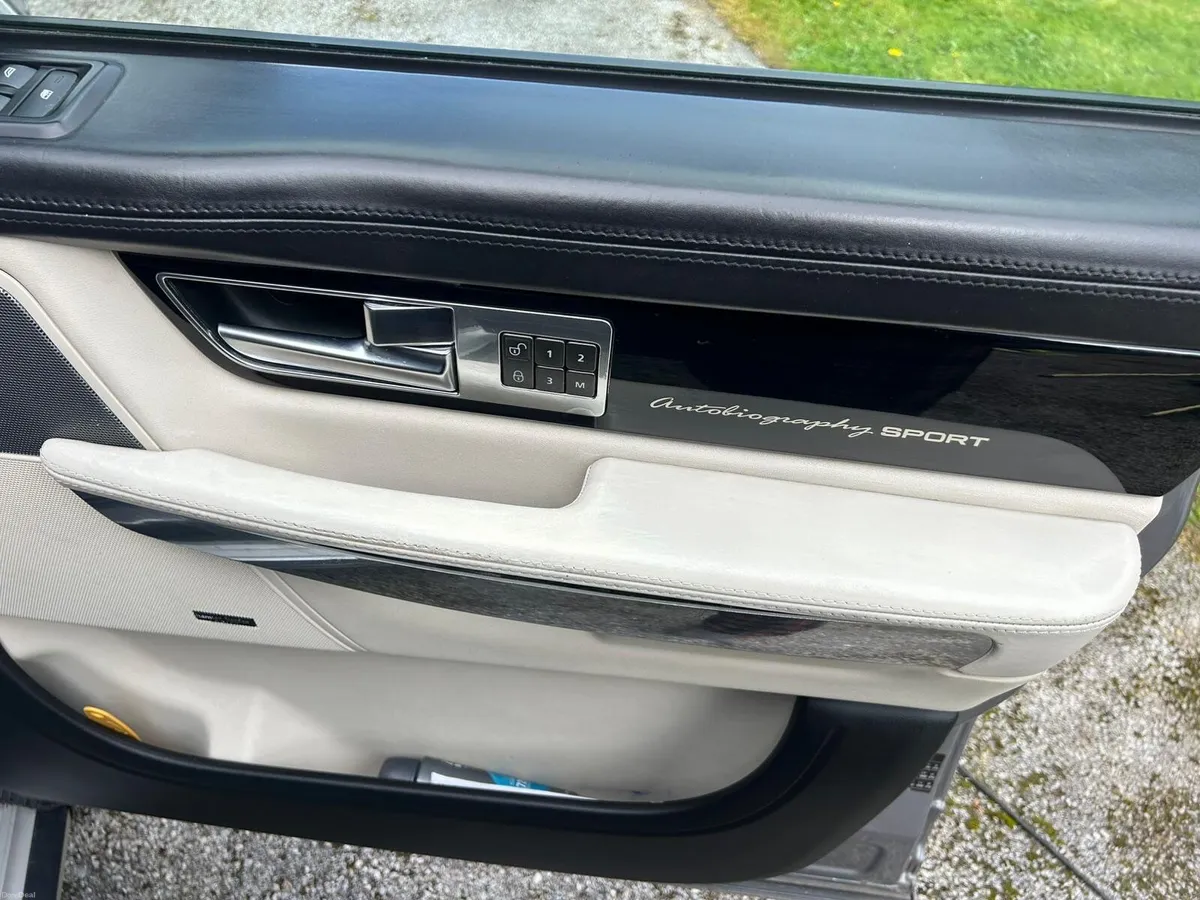 Land Rover Range Rover Sport 2012 - Image 2