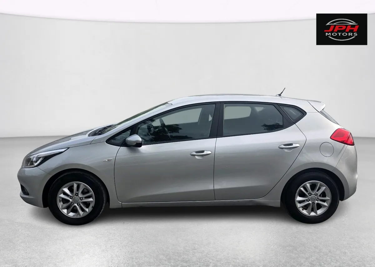Kia Ceed 2015 - Image 2