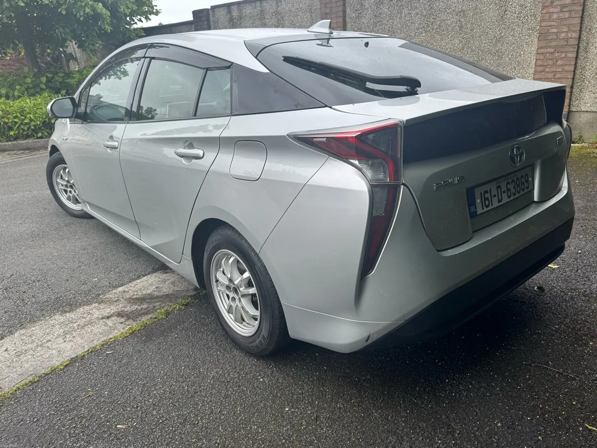 TOYOTA PRIUS NEW SHAPE - Image 4
