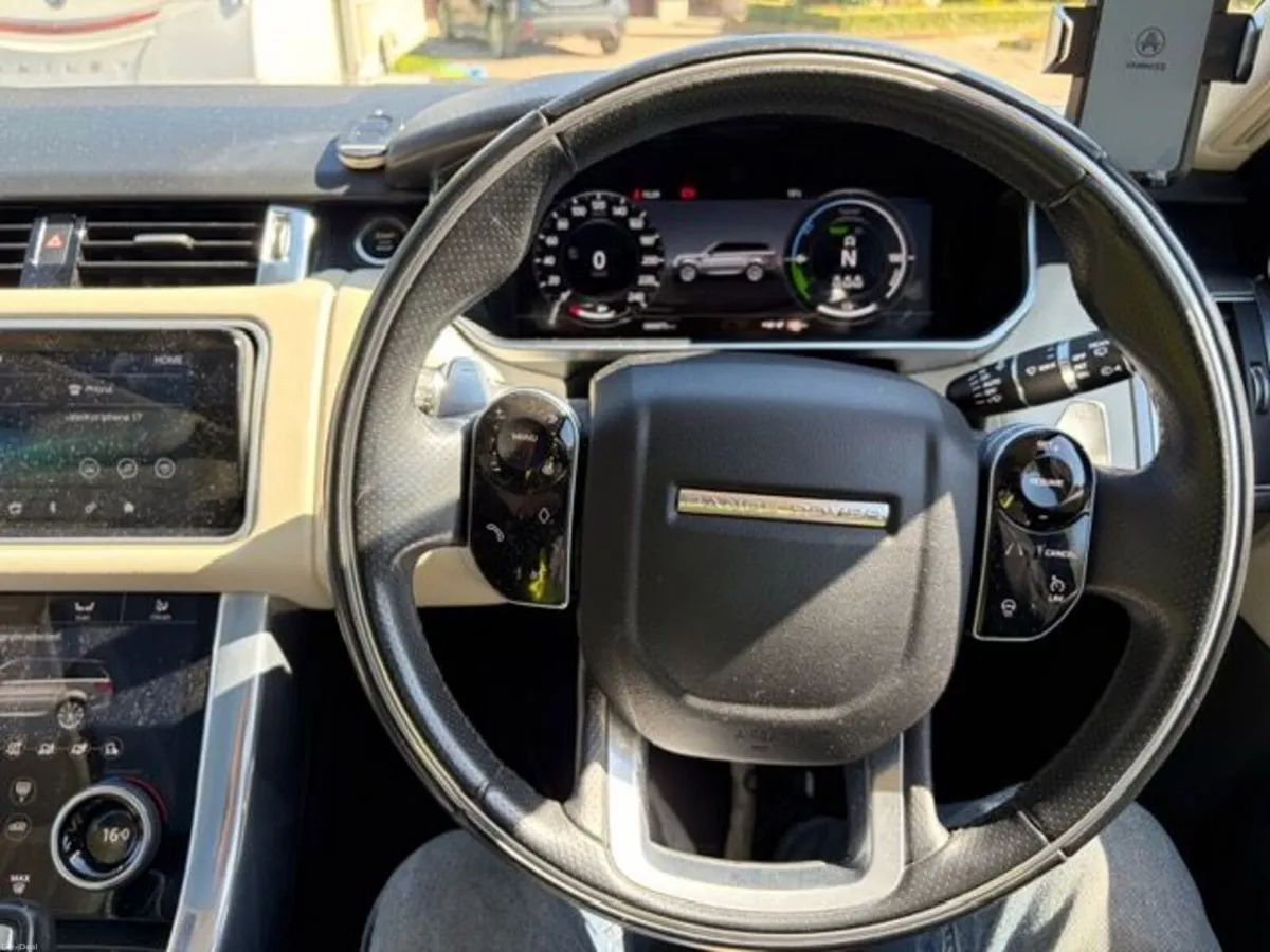 Land Rover Range Rover 2022  Plug in Hybrid - Image 3