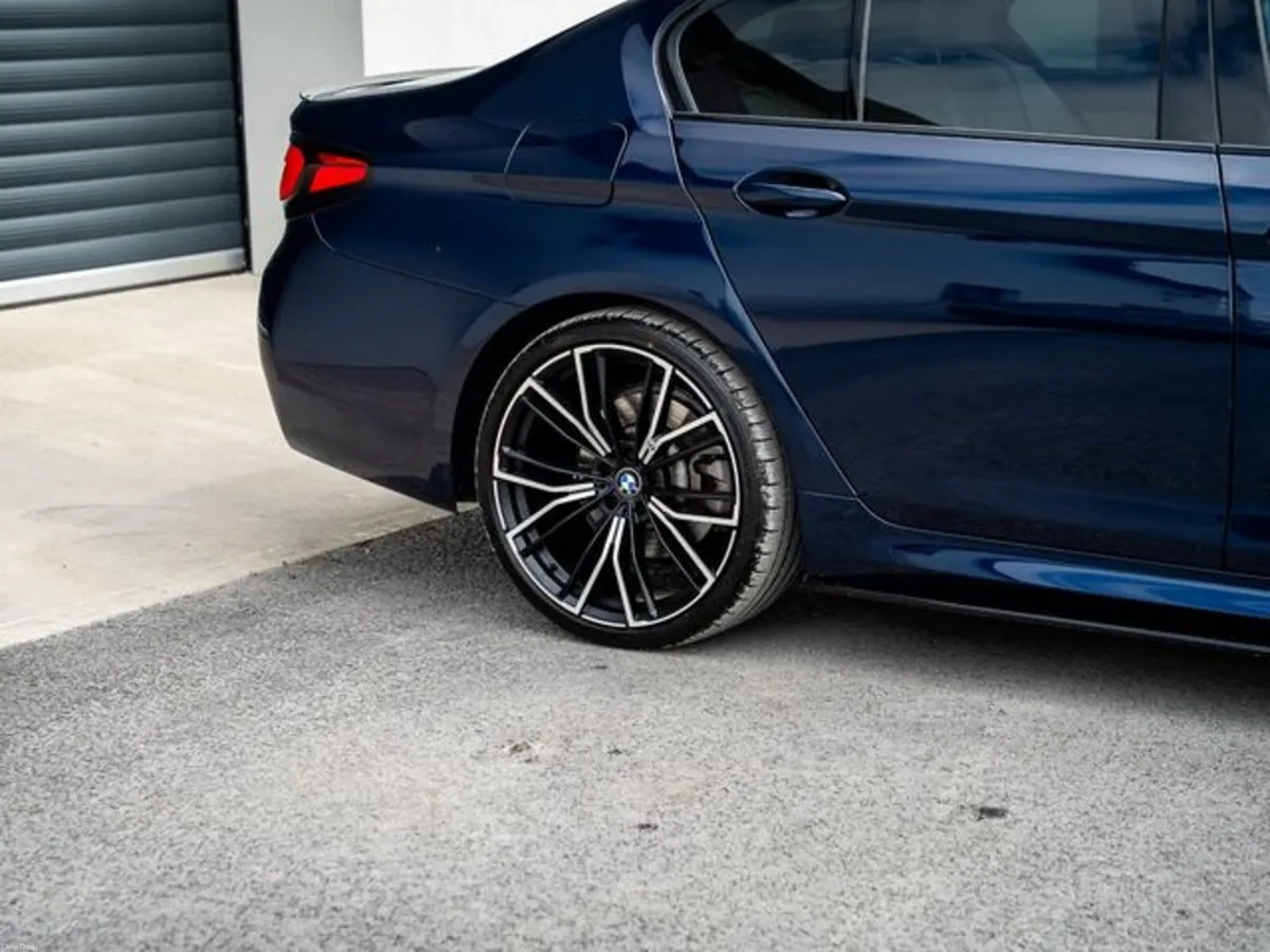 BMW 5-Series 520D M SPORT *PAN ROOF* - Image 4