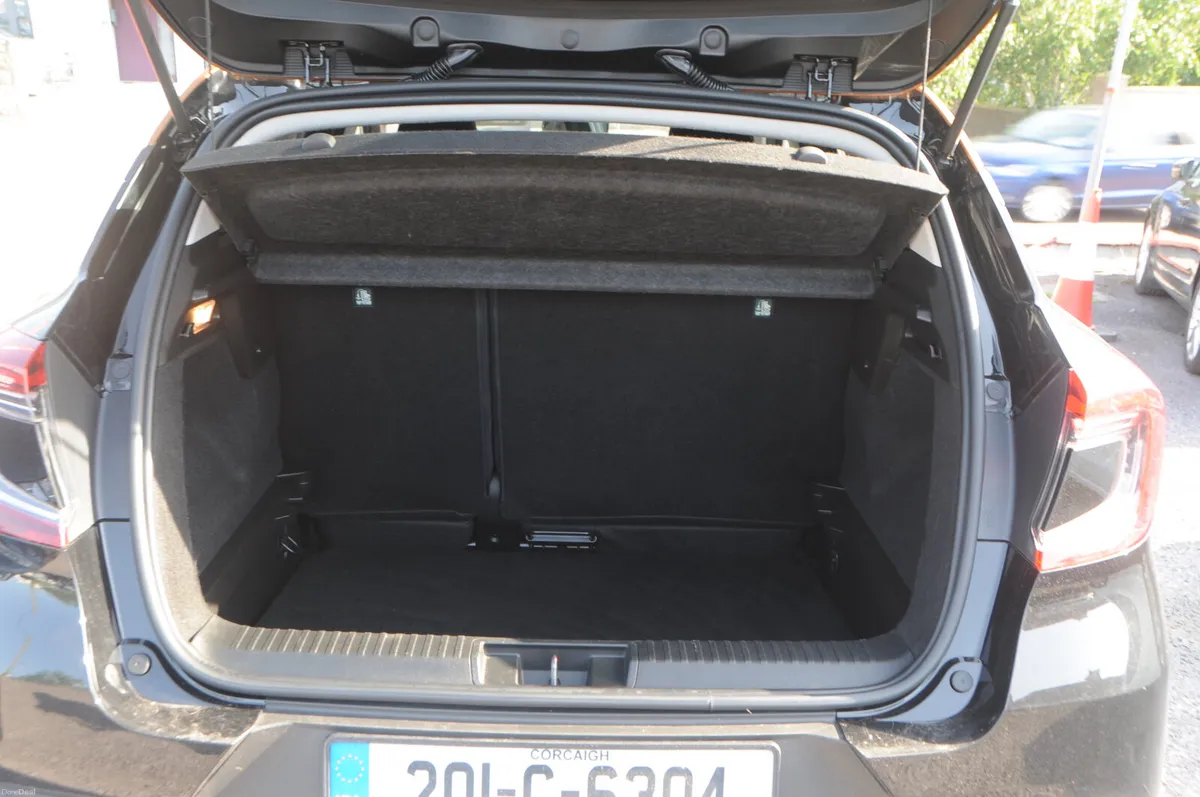 Renault Captur 2020 DIESEL  NEW  MODEL  LOW  MILES - Image 6