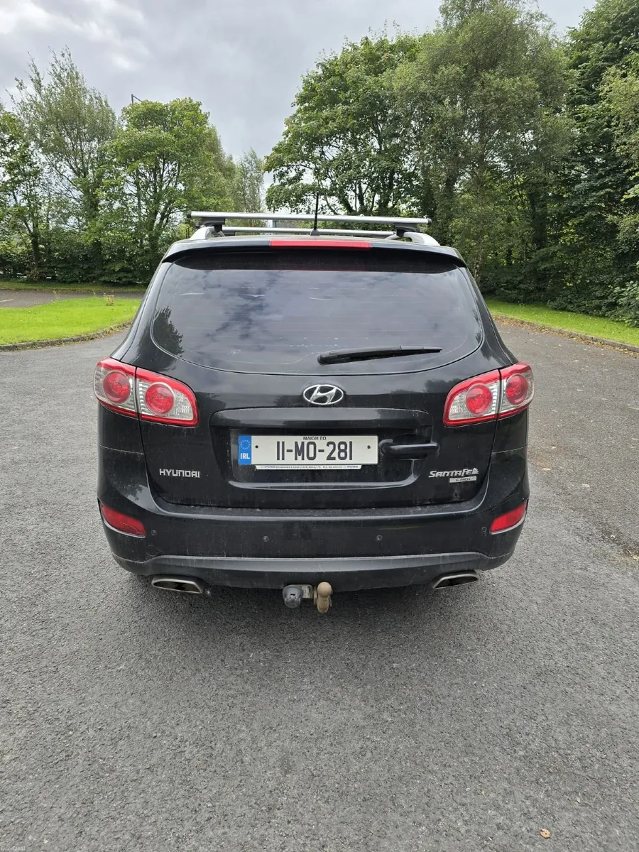 Hyundai Santa Fe 2011 - Image 1