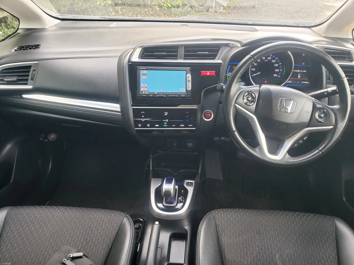 Honda Fit 2014 - Image 2