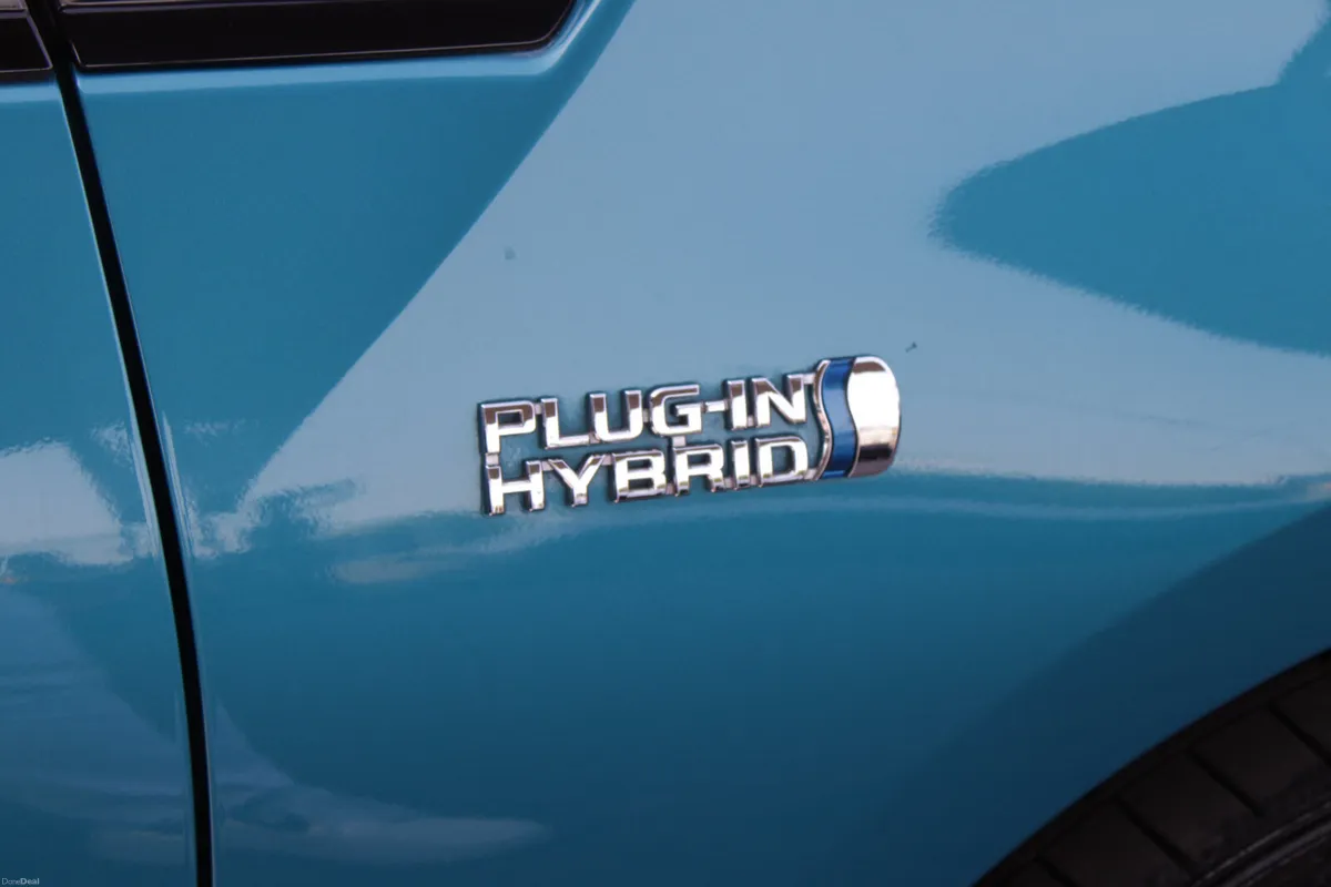 2020 TOYOTA PRIUS 1.8 PLUG-IN HYBRID 4DR SALOON - Image 4