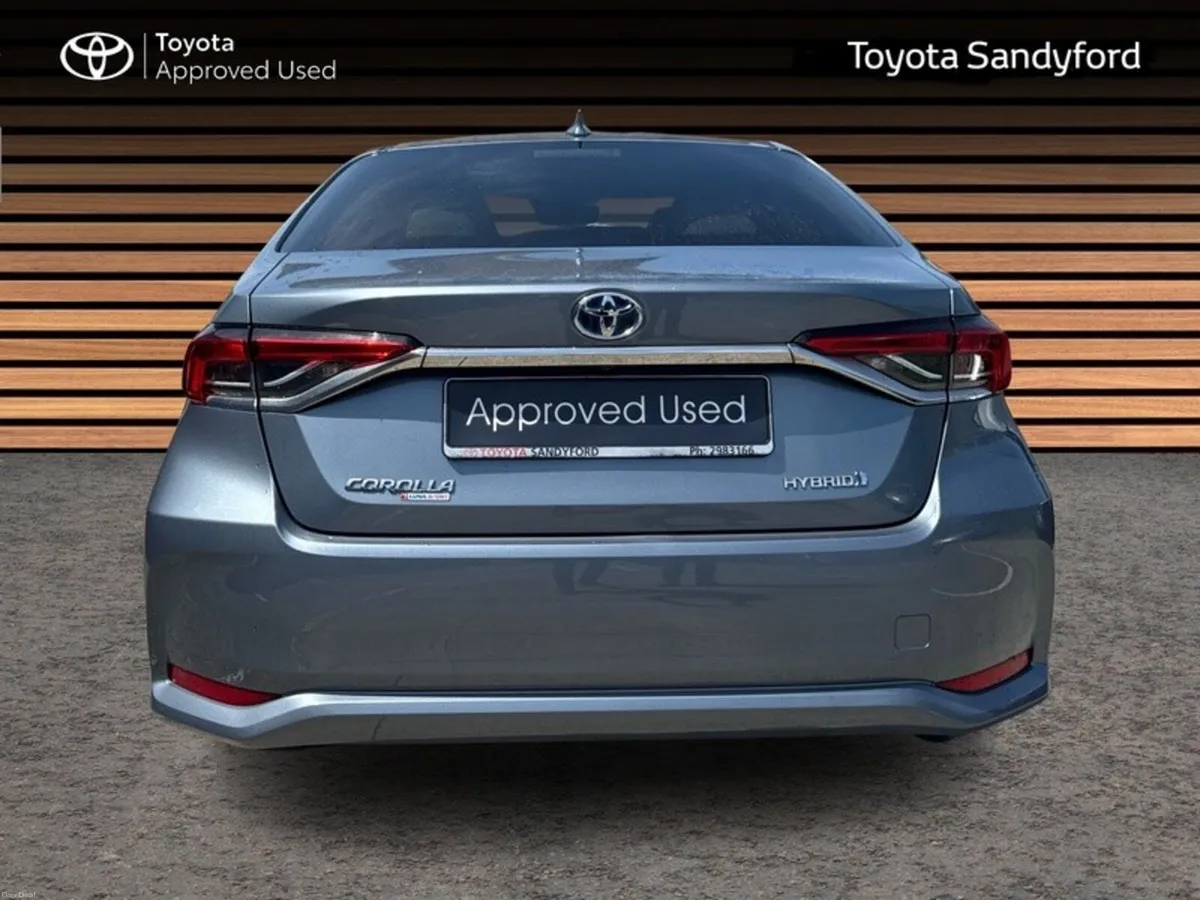 Toyota Corolla HYBRID LUNA SPORT SALOON // HEATED - Image 4