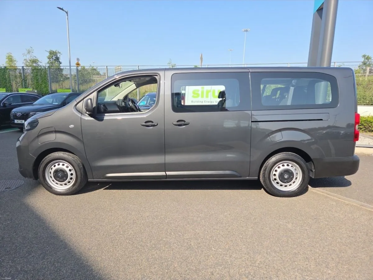 Vauxhall Vivaro LIFE COMBI XL 49KWH 9 SEATER - Image 5