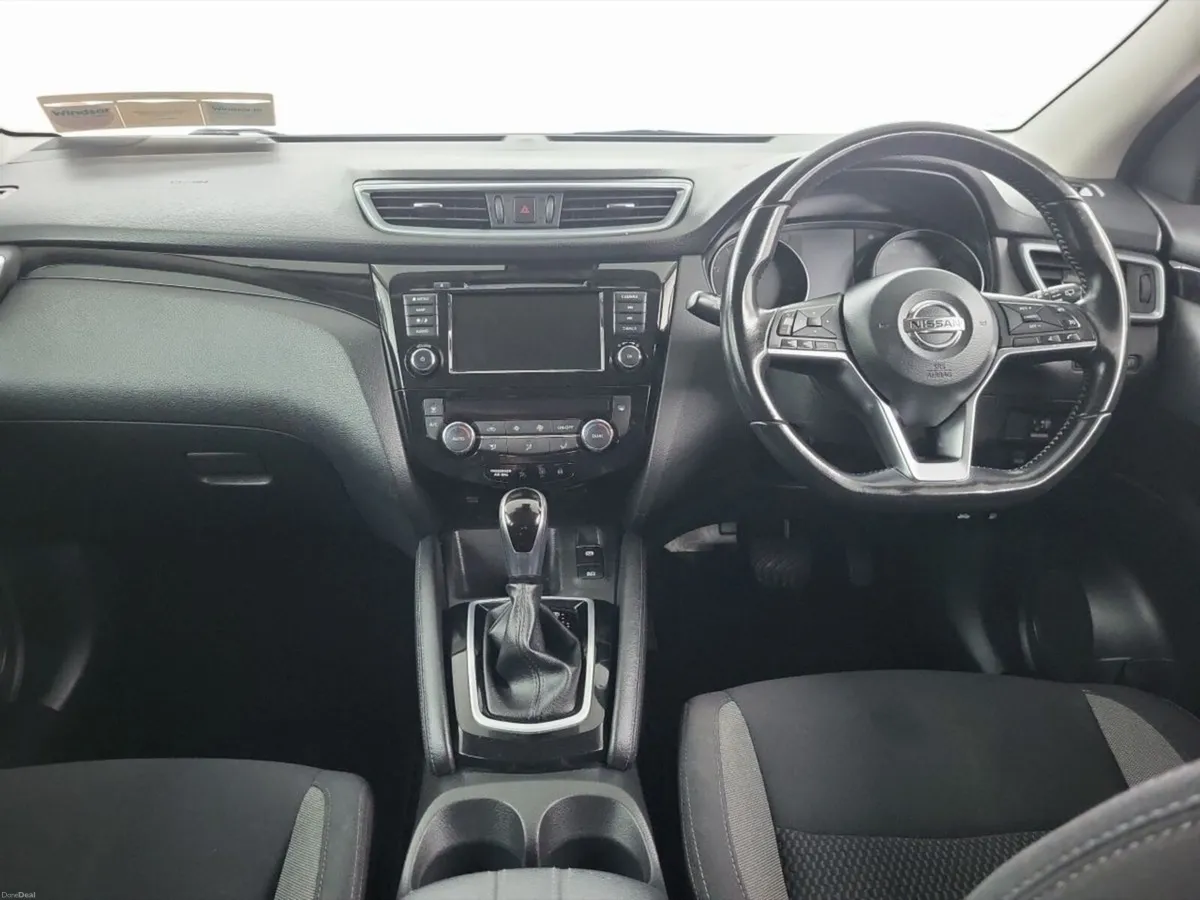 Nissan Qashqai 1.3 PET SV **Auto** - Image 4