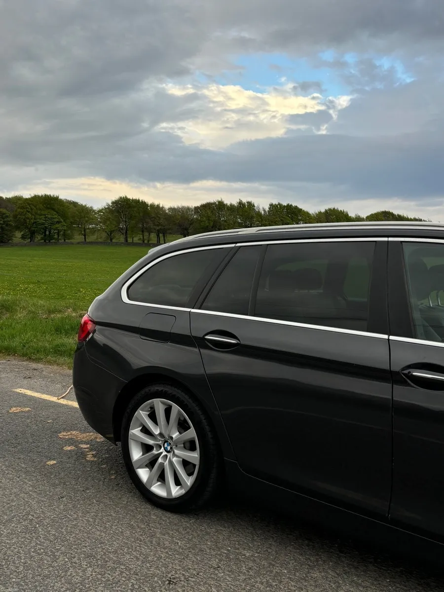 BMW 5-Series 2011 - Image 3