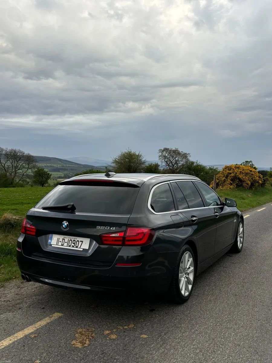 BMW 5-Series 2011 - Image 4