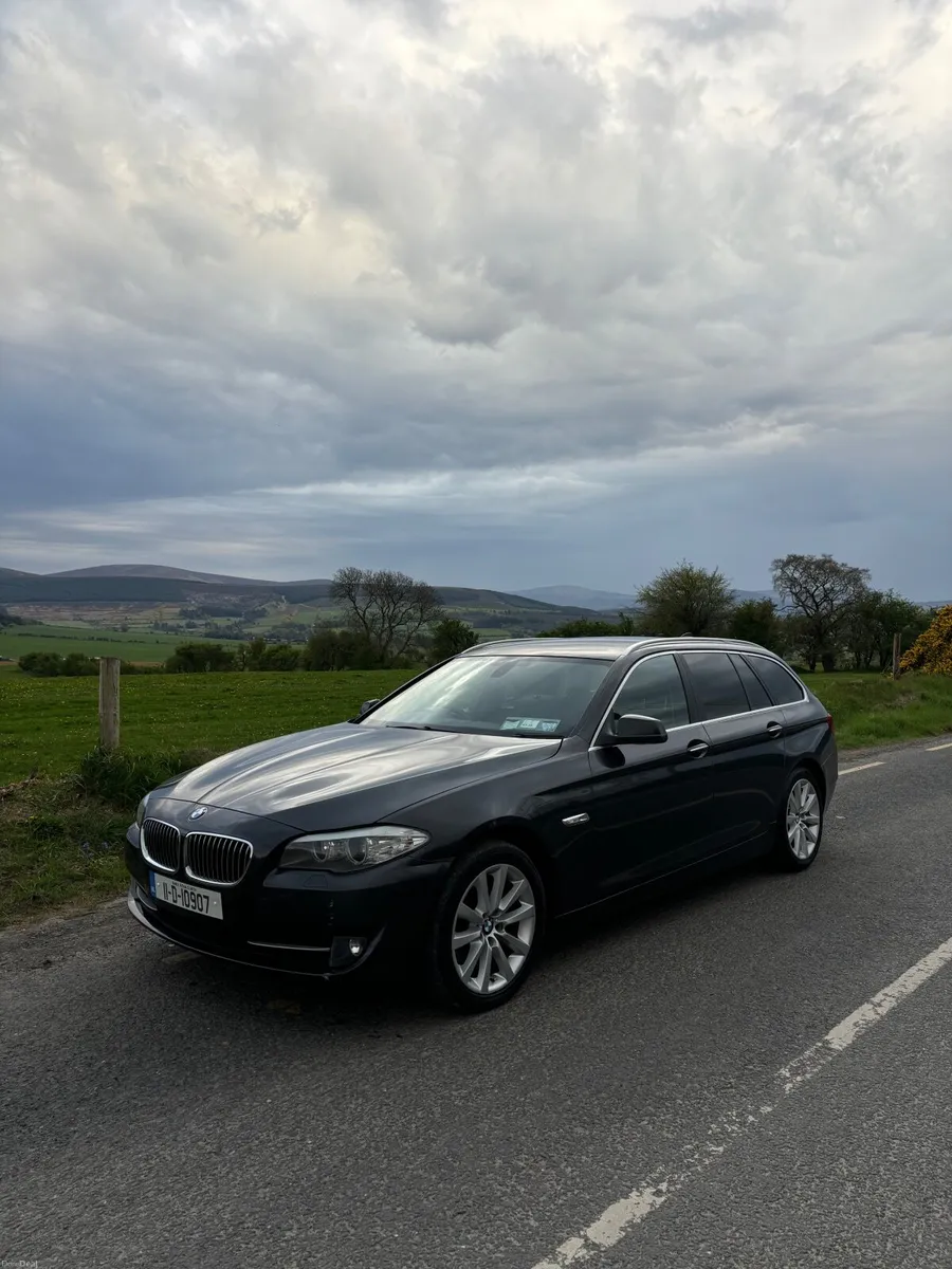 BMW 5-Series 2011 - Image 1