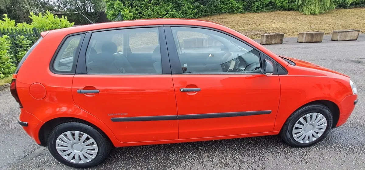 Volkswagen Polo 2010 - Image 2