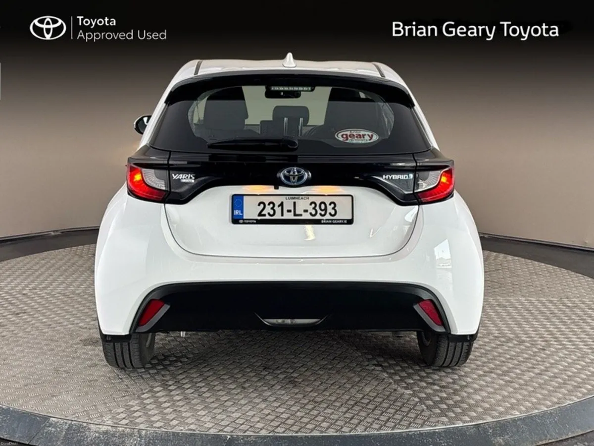 Toyota Yaris HYBRID LUNA - Image 4