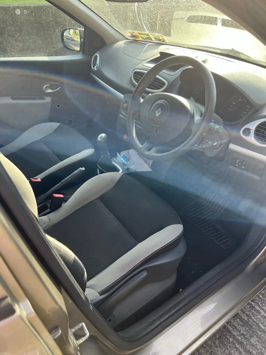Renault Clio low kms - Image 2