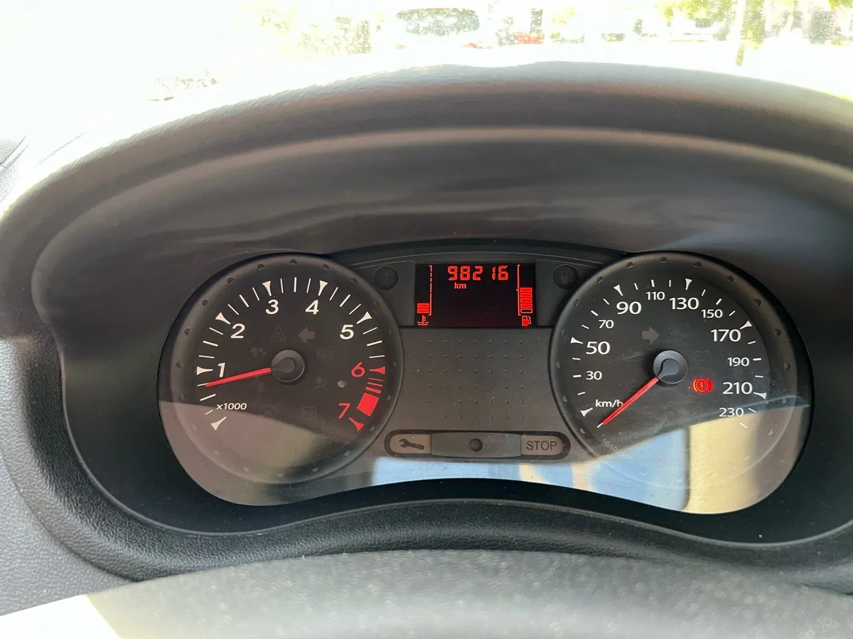 Renault Clio low kms - Image 4