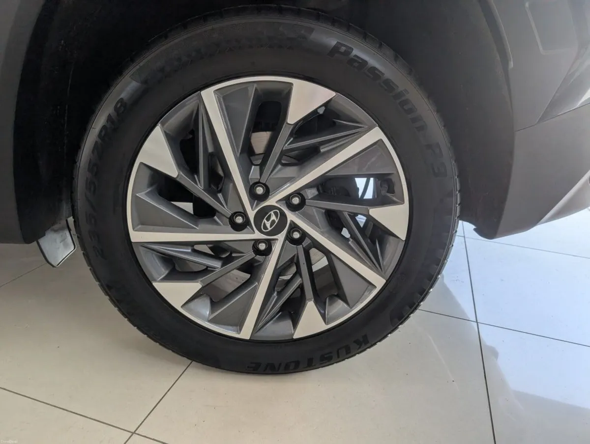 Hyundai Tucson Executive Two Tone Roof - Image 3