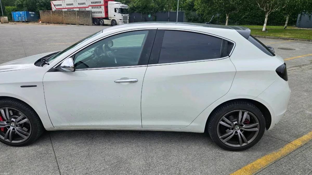 Alfa Romeo Giulietta 1.6 - Image 6