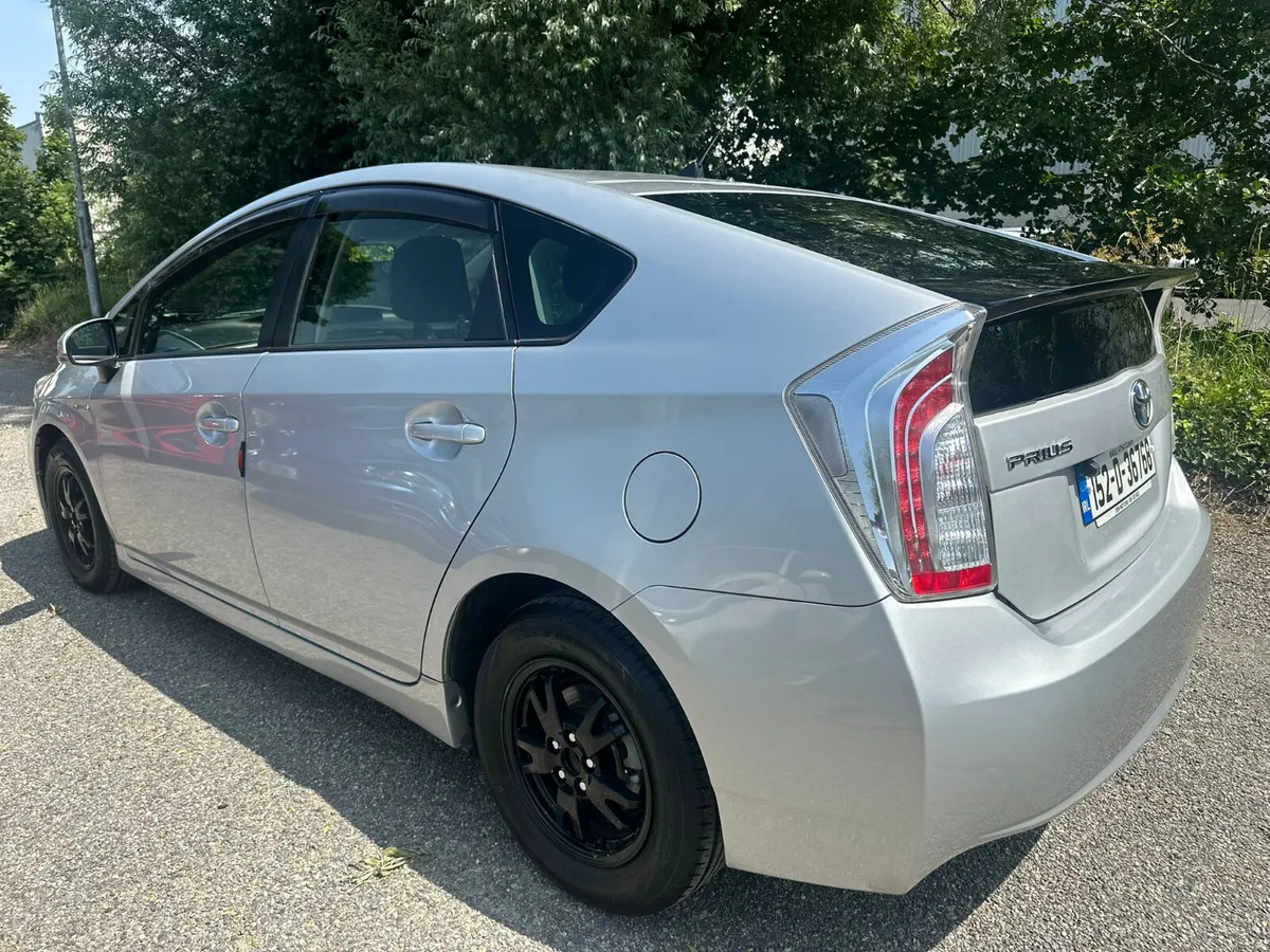 Toyota Prius 2015 - Image 5