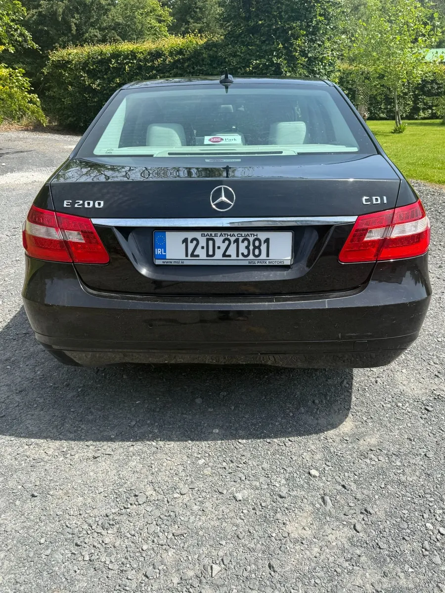 Mercedes-Benz E-Class 2012 - Image 2