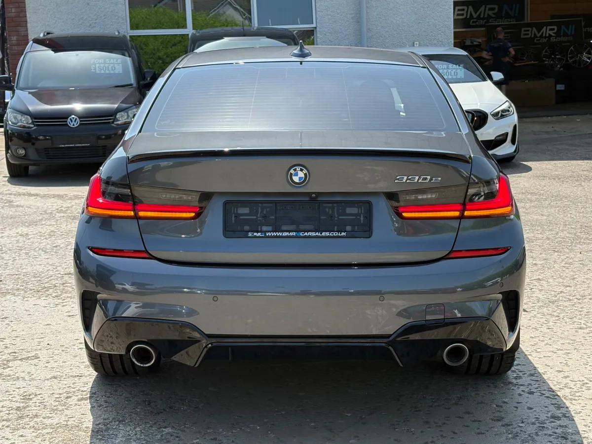 BMW 3-Series 2022 - Image 5